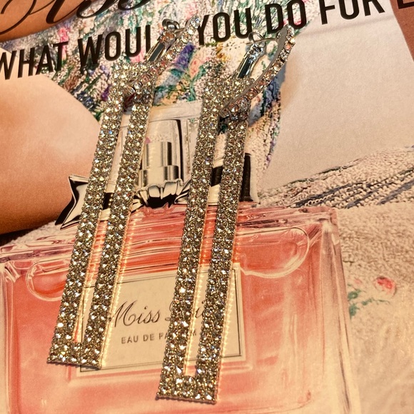 ⭐️ Long Silver Crystals Earrings - Picture 3 of 4